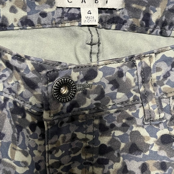 Cabi Modern Camo skinny jeans #604 EUC - Picture 5 of 6